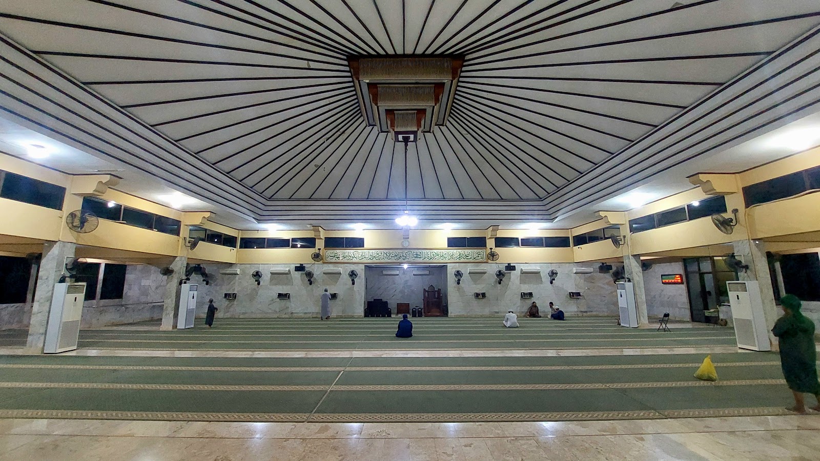 Masjid Raya Ukhuwah — Masjid in Jalan Kalimantan No. 19 Dauh Puri Kangin, Denpasar Barat, Bali