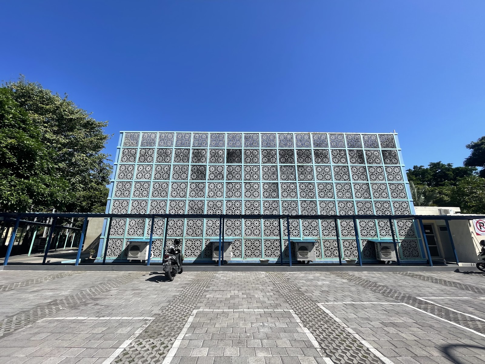 Masjid Al Ikhlas Bandara Ngurah Rai — Mosque