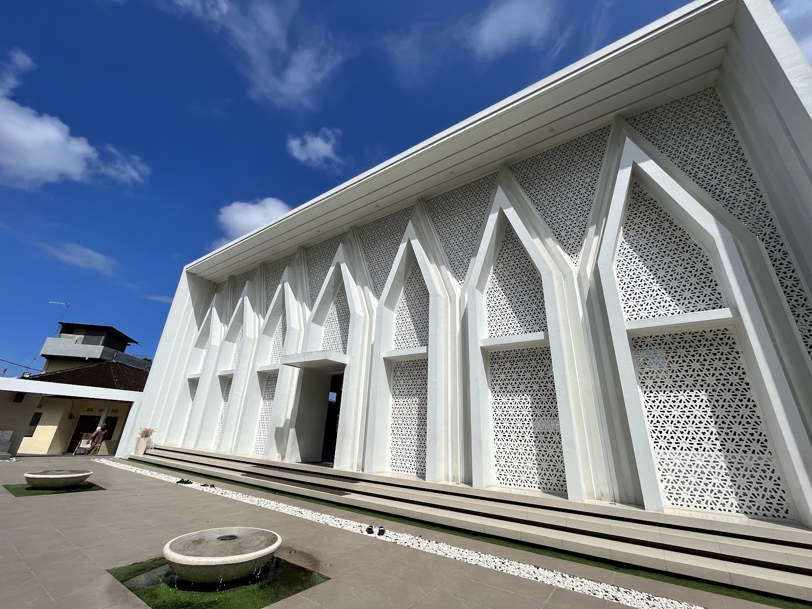 Masjid Putih Baiturrahman — Mosque