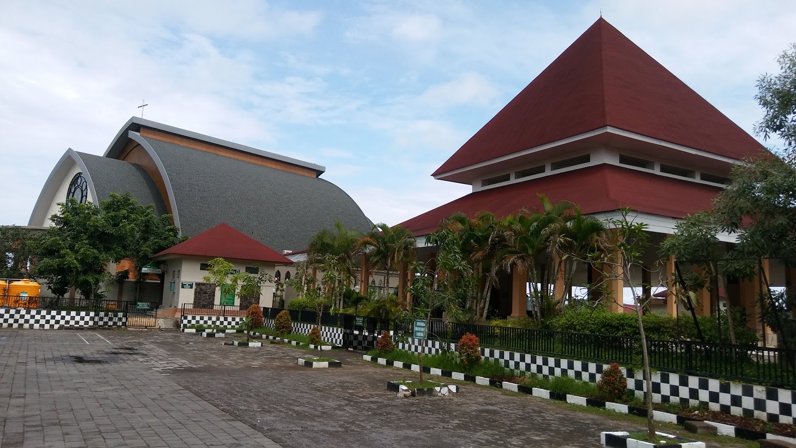 Masjid Agung Palapa — Moschee, Uluwatu & Bukit