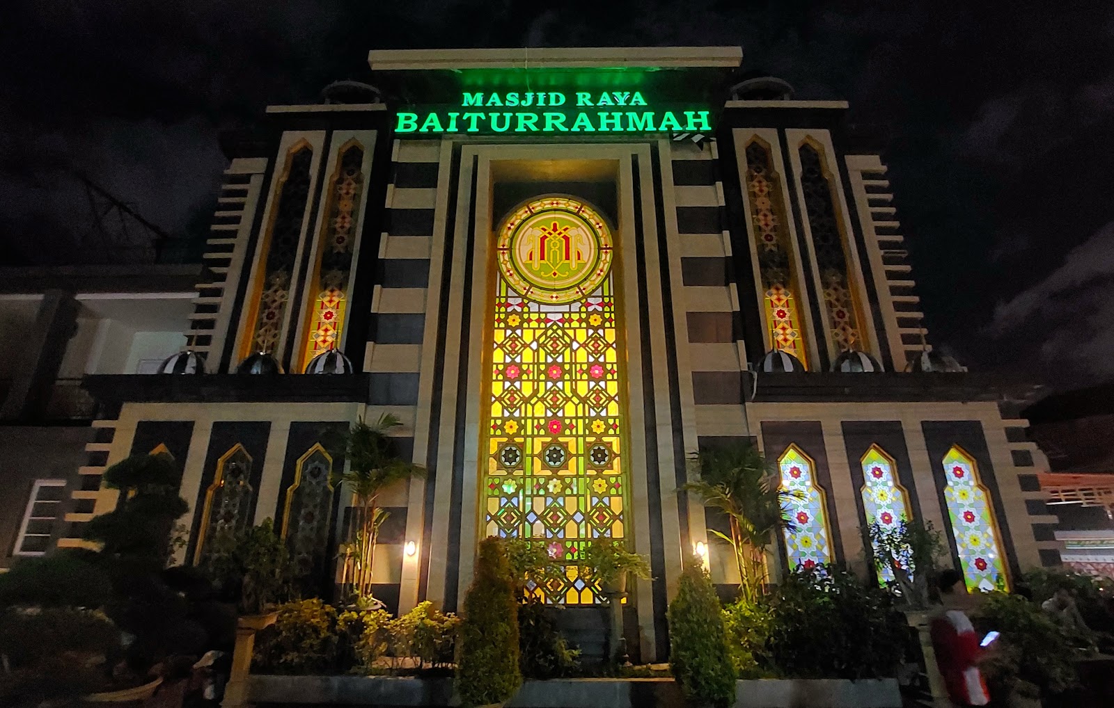 Masjid Raya Baiturrahmah — Masjid in Jl. Ahmad Yani No.72A, Dauh Puri Kaja, Kec. Denpasar Utara, Kota Denpasar, Bali 80111